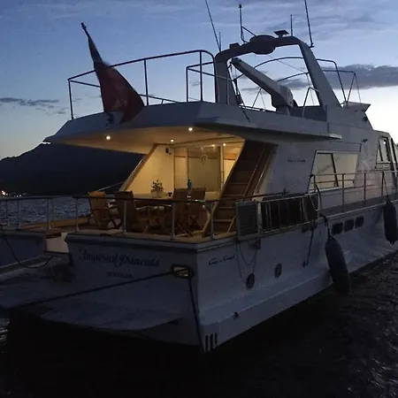 Boats & Breakfast Porto Antico Fifty Tekne *